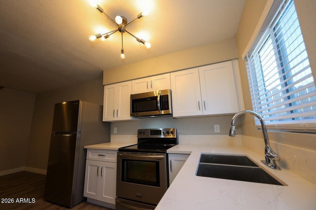 127 S Outpost Rd Apt 4 #4 - Photo 3 of 8