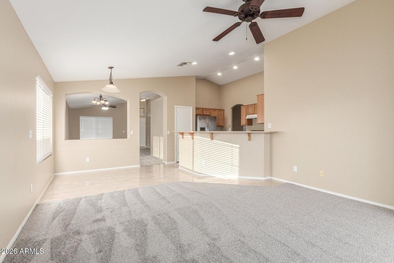 25241 W Park Ave - Photo 7 of 27