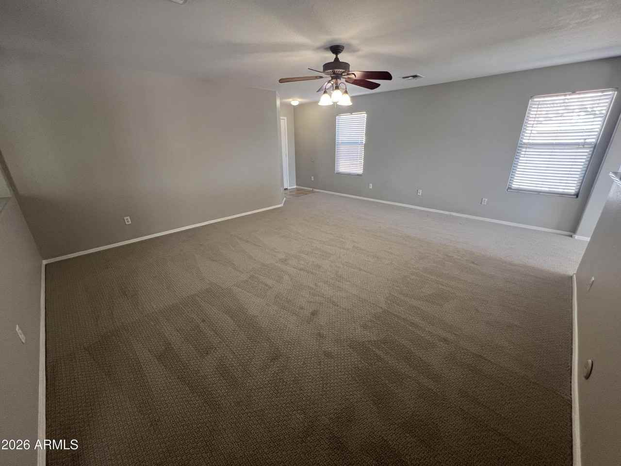 8565 E Lakeview Ave - Photo 3 of 23