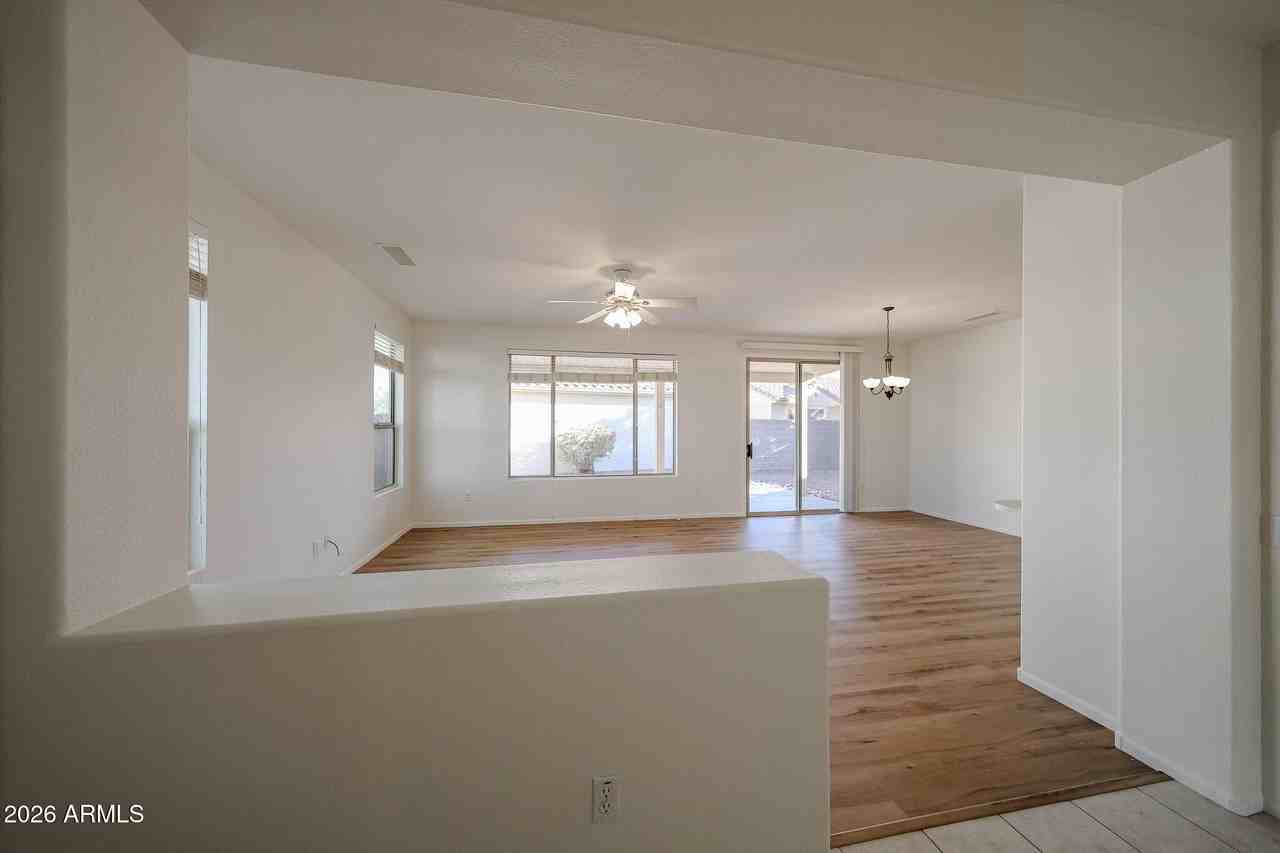 16149 W Quail Creek Ln - Photo 5 of 50