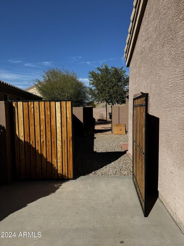 10630 W Pomo St - Photo 2 of 28