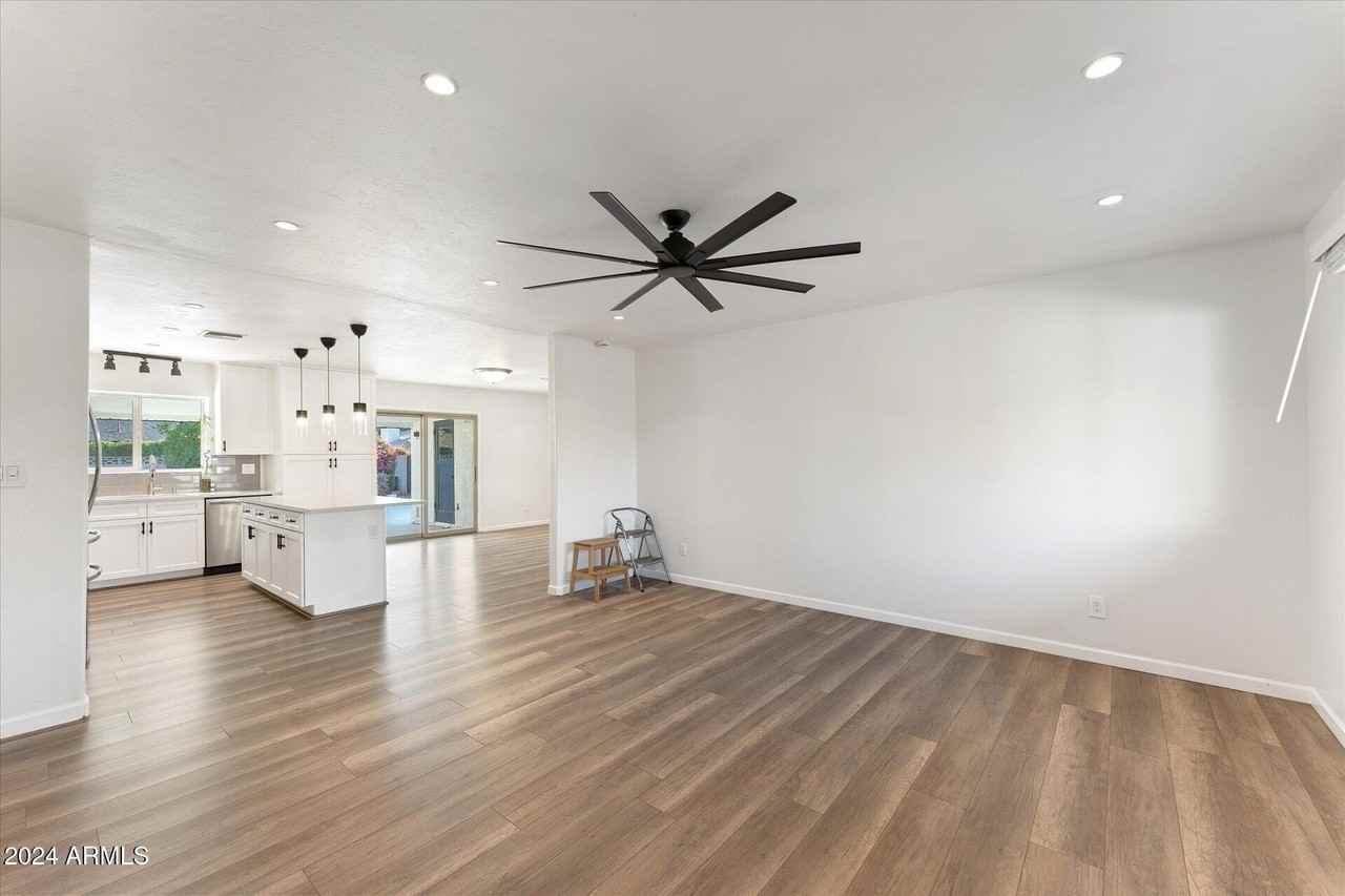 1921 E Laguna Dr - Photo 5 of 25