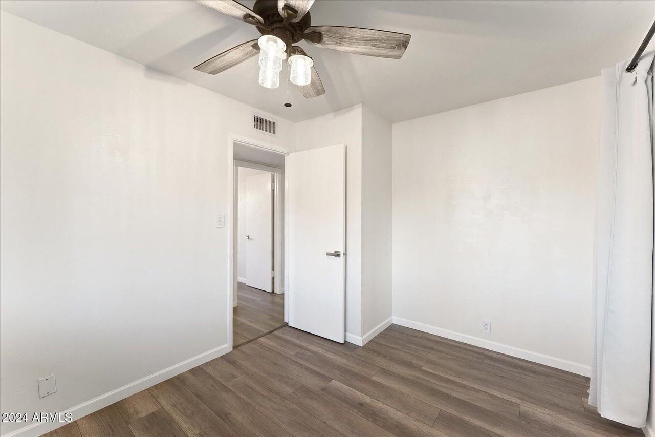 1921 E Laguna Dr - Photo 7 of 25