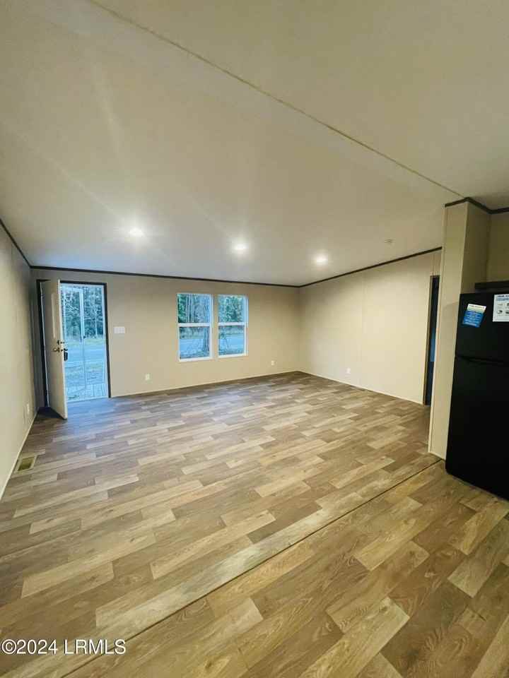 224 Broad River Blvd - Photo 2 of 17