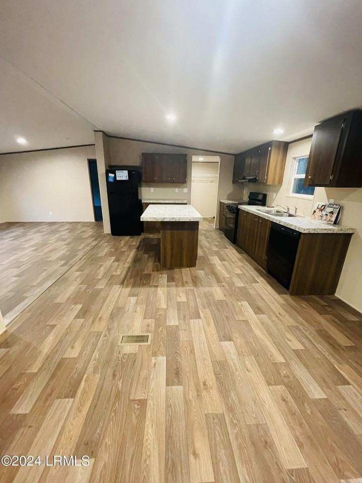 224 Broad River Blvd - Photo 4 of 17