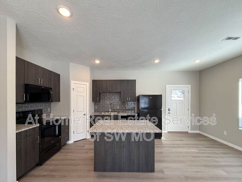 4930 W Minota St - Photo 2 of 18