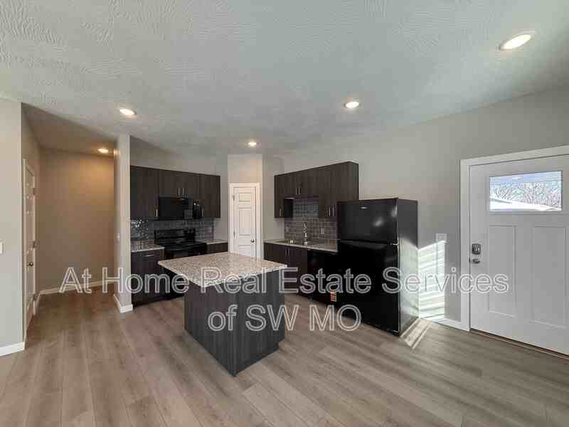 4930 W Minota St - Photo 4 of 18