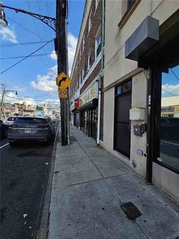 3974 Amboy Rd #1F - Photo 2 of 8