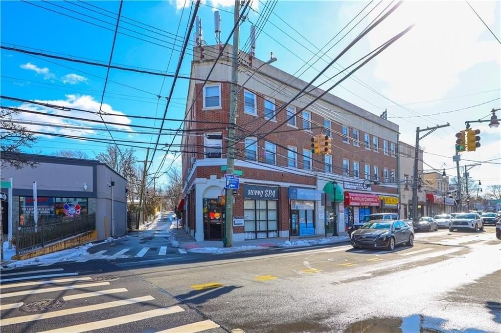 3974 Amboy Rd #2R - Photo 3 of 5