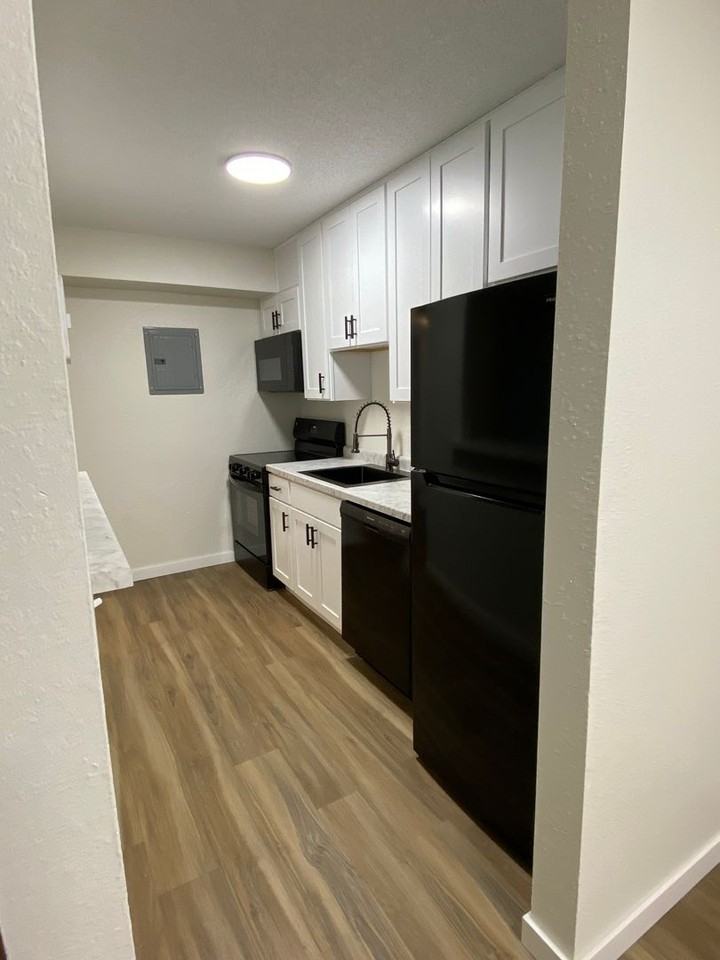 Overlook on 100 - Photo 4 of 35