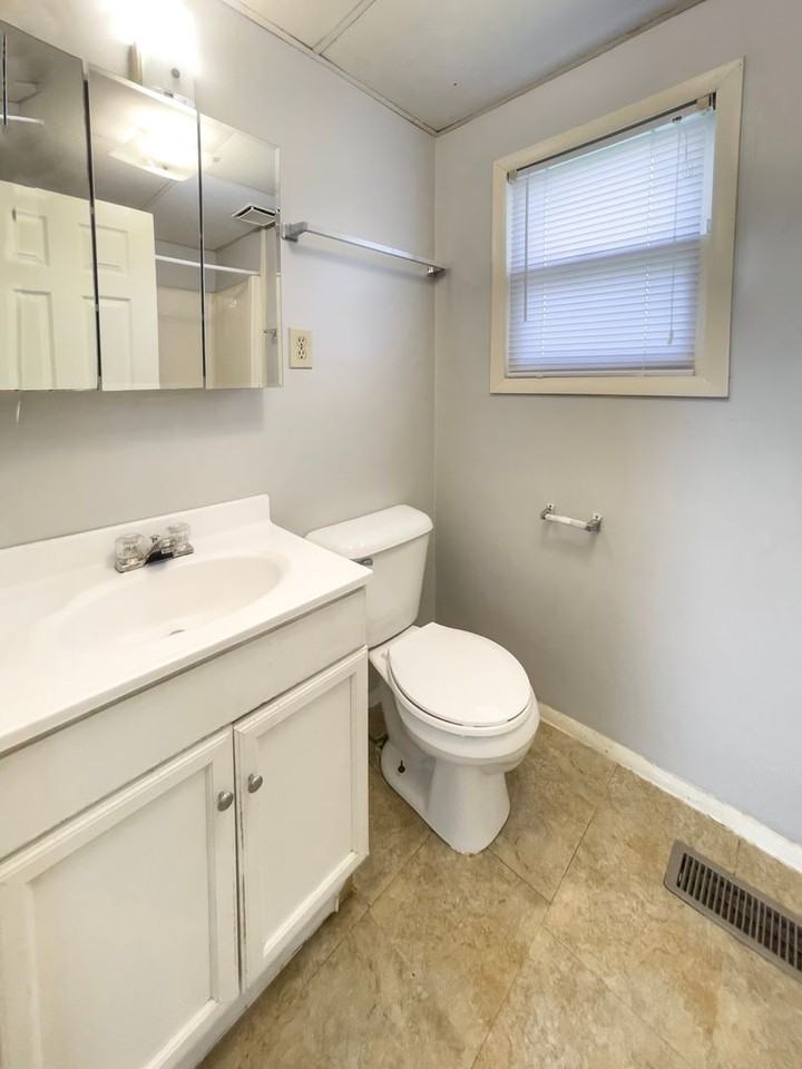 2009 N Janney Ave - Photo 4 of 10