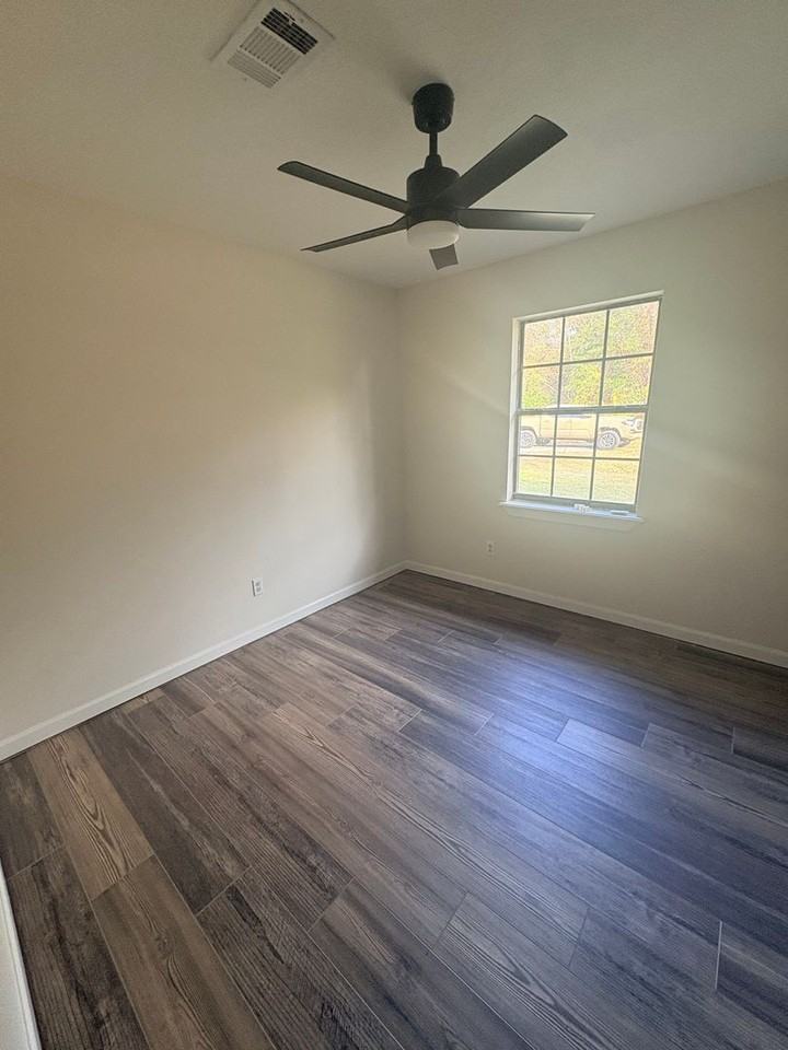 403 Combel St - Photo 2 of 2