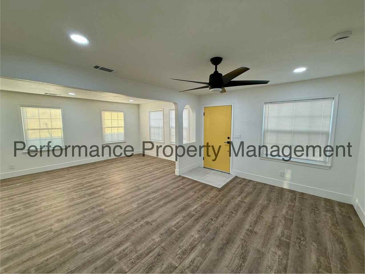 1209 Woodrow Ave - Photo 2 of 16