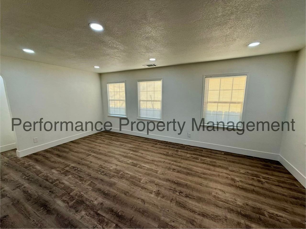 1209 Woodrow Ave - Photo 3 of 16