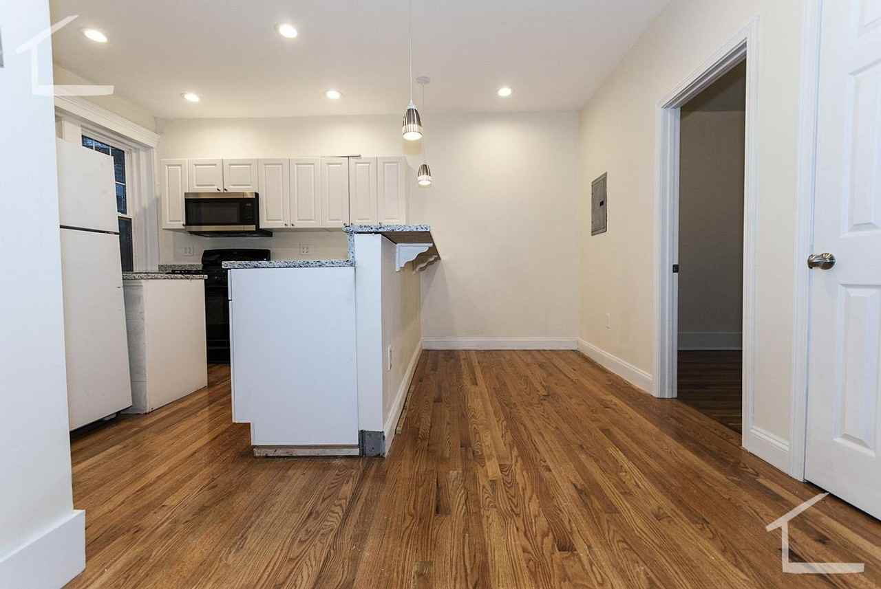 1884 Commonwealth Ave - Photo 3 of 8