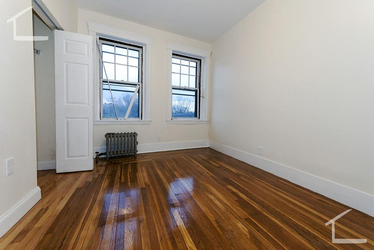 1884 Commonwealth Ave - Photo 6 of 8