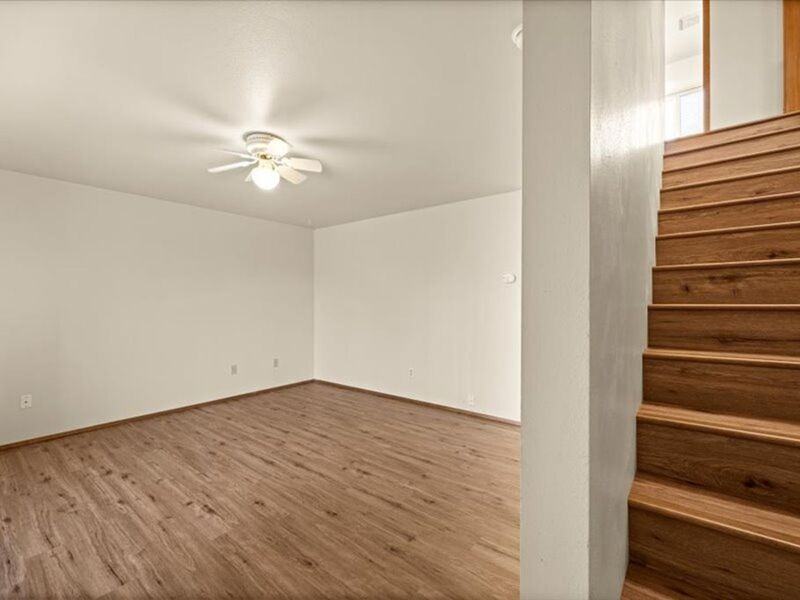 400 S Morain St #7 - Photo 2 of 17