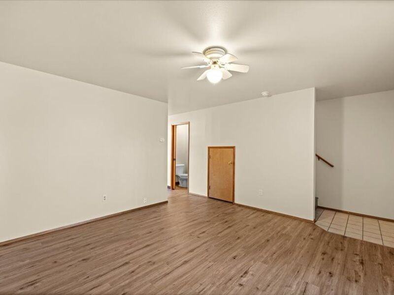 400 S Morain St #7 - Photo 3 of 17