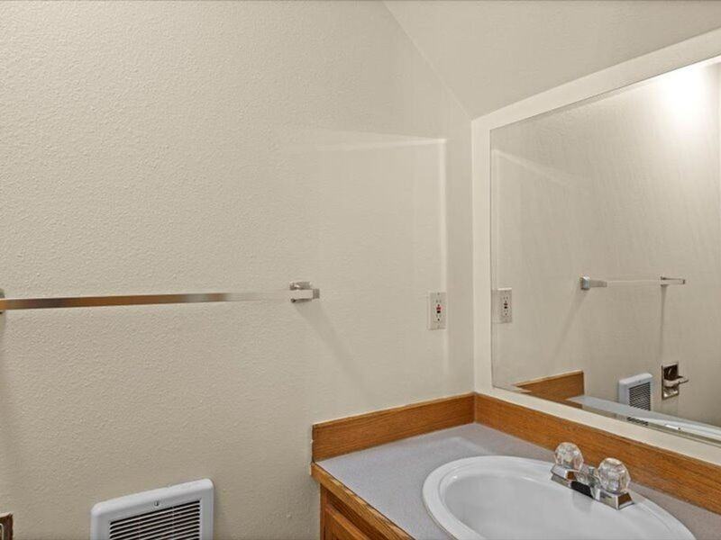 400 S Morain St #7 - Photo 4 of 17