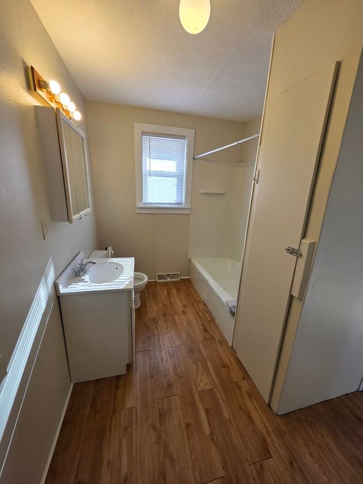 705 S 12th St - Photo 5 of 6