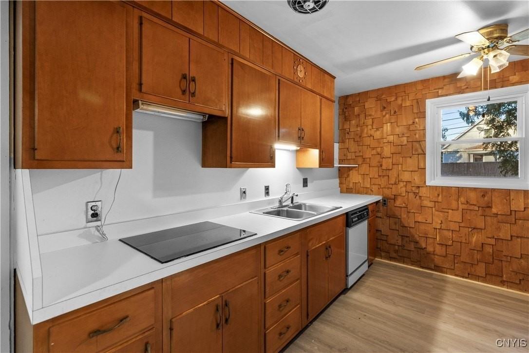 60 Leslie Ave - Photo 5 of 27