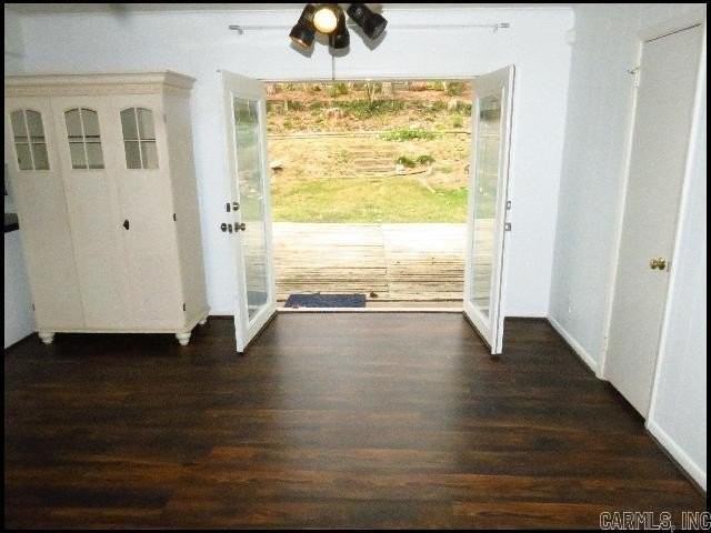 101 White Oak Ln - Photo 4 of 22