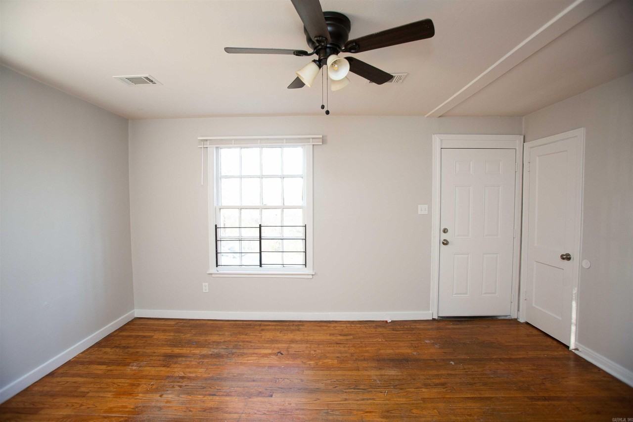 2919 W 27th St - Photo 2 of 9