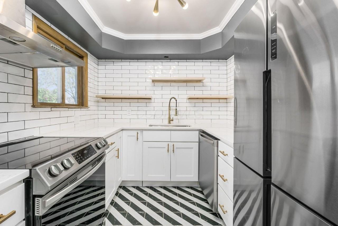 4230 Eastlea Dr - Photo 6 of 37