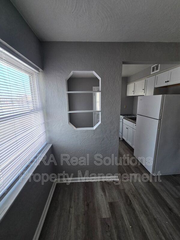 260 S Powell Ave - Photo 4 of 16