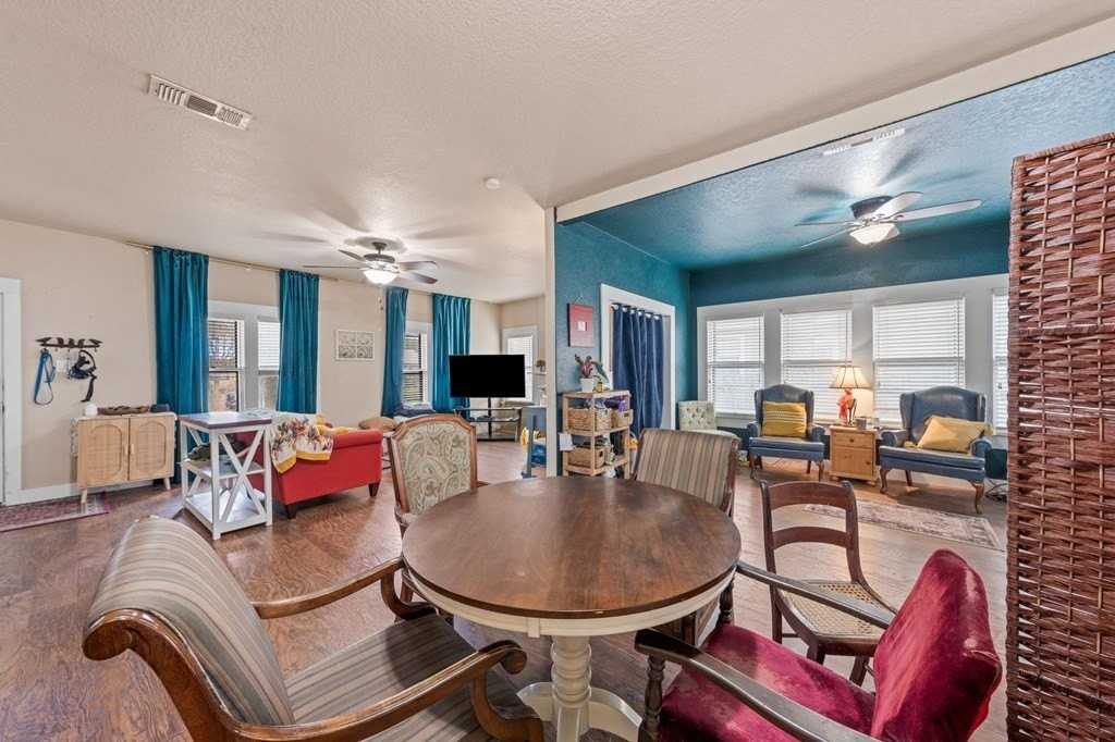 312 Lytle St - Photo 4 of 17