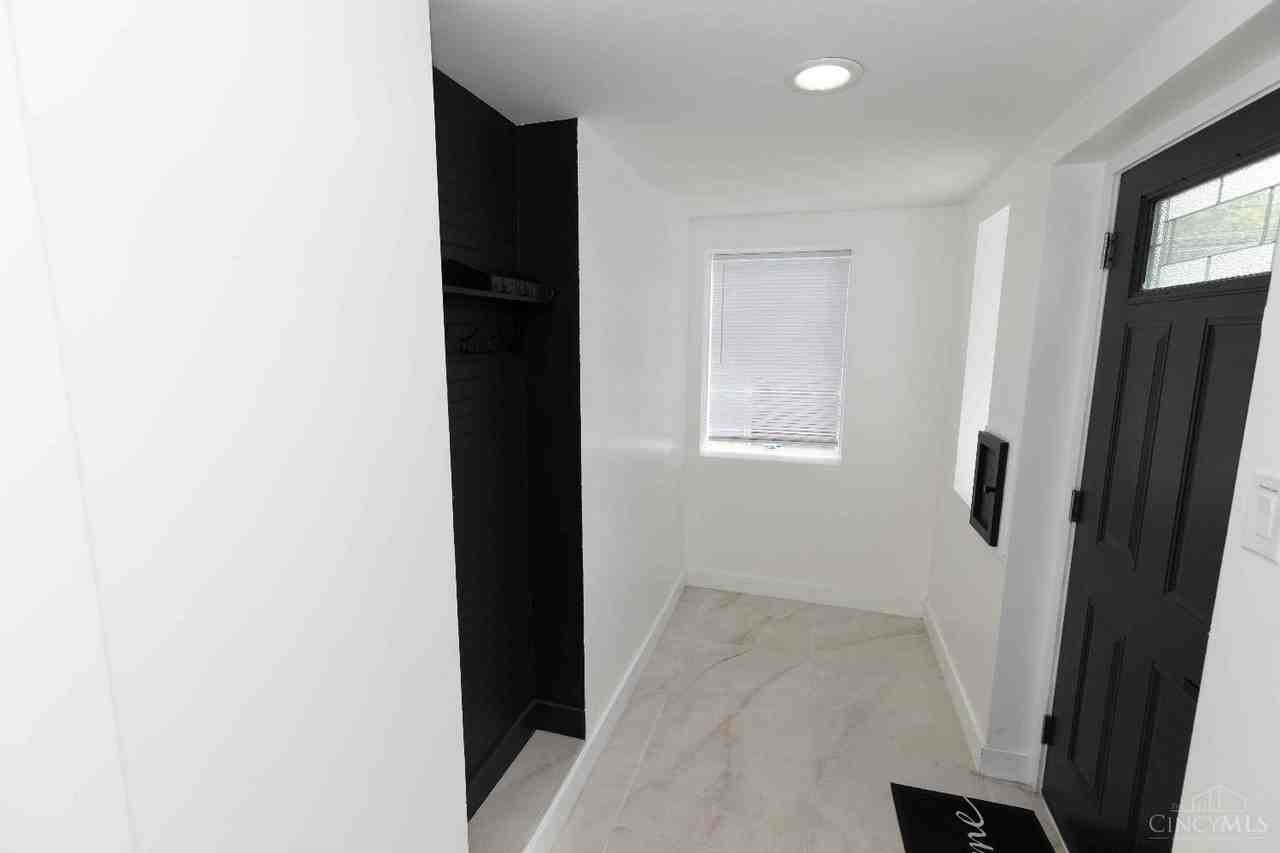 546 Carmalt St - Photo 3 of 18