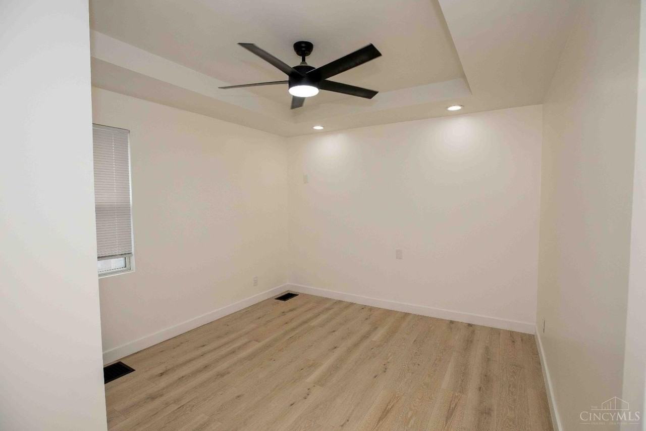 546 Carmalt St - Photo 7 of 18