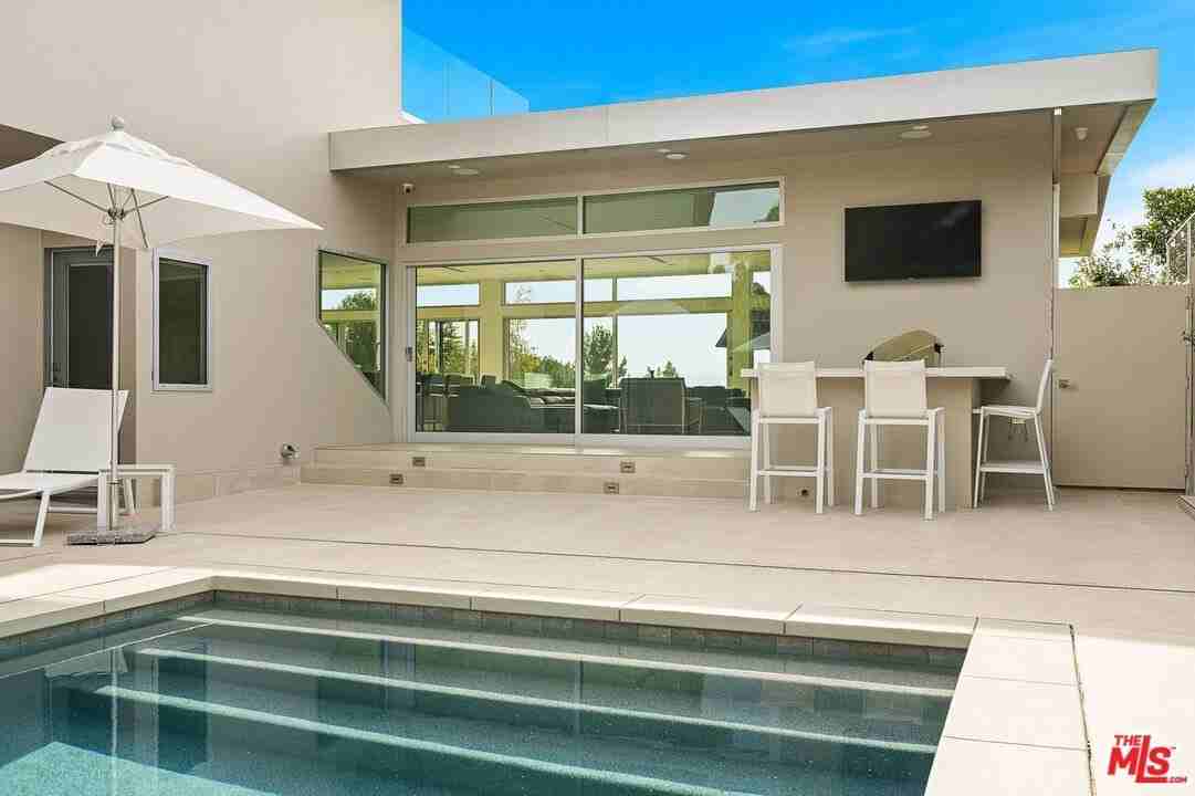 2189 Summitridge Dr - Photo 3 of 50