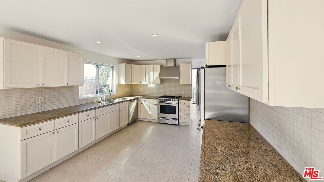 3873 Beverly Ridge Dr - Photo 6 of 21