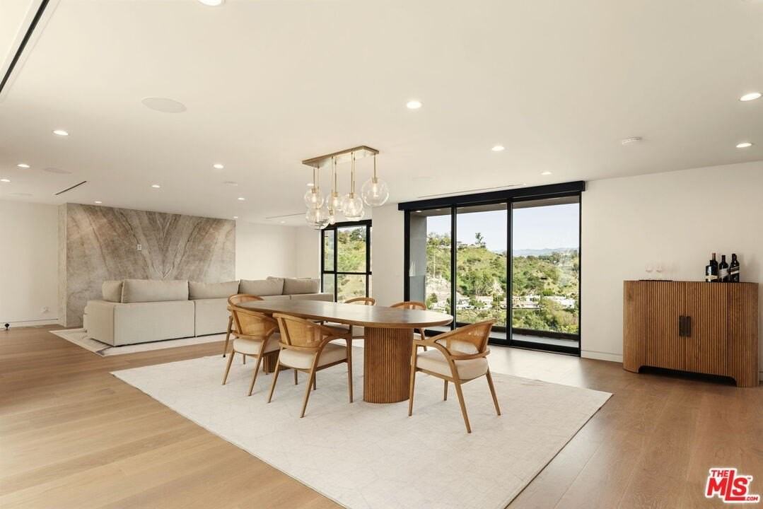 2422 Apollo Dr - Photo 4 of 39