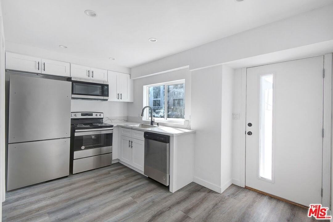 1610 S Beverly Glen Blvd Apt 9 #9