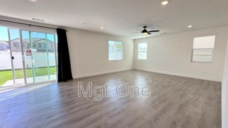 1784 Julie Dr - Photo 4 of 28