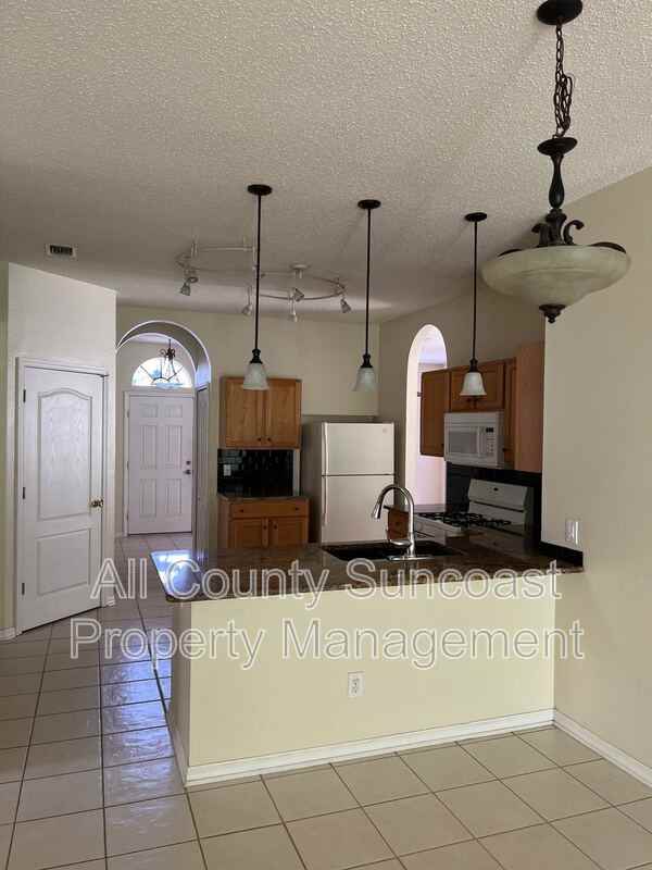 10715 Northridge Ct - Photo 4 of 12