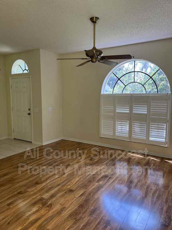 10715 Northridge Ct - Photo 5 of 12