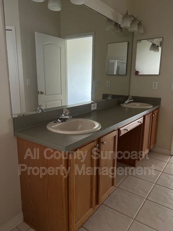 10715 Northridge Ct - Photo 7 of 12