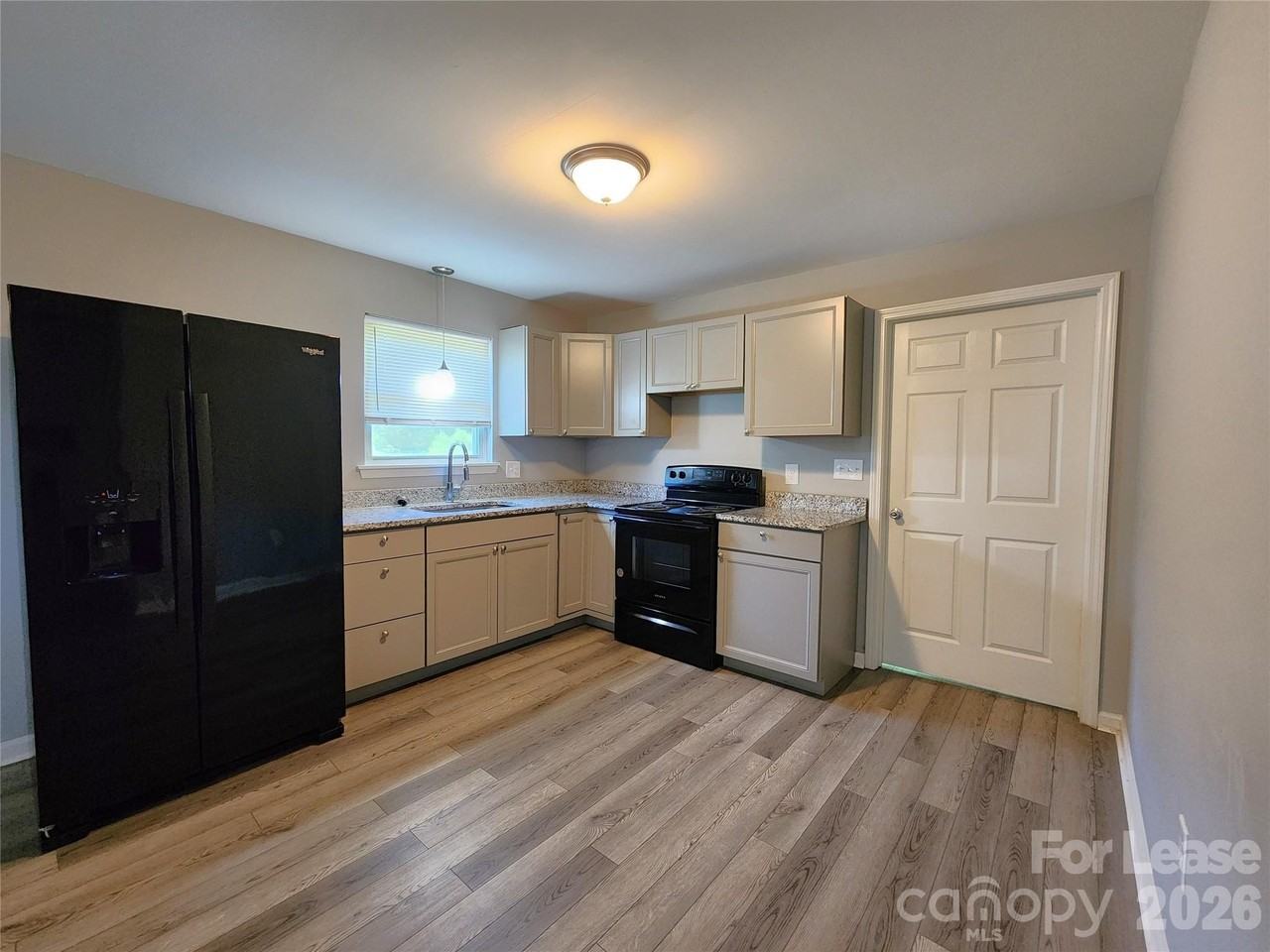 4633 Club View Dr - Photo 4 of 16