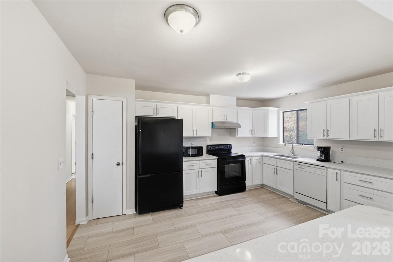 6530 Thamesmead Ln - Photo 3 of 28