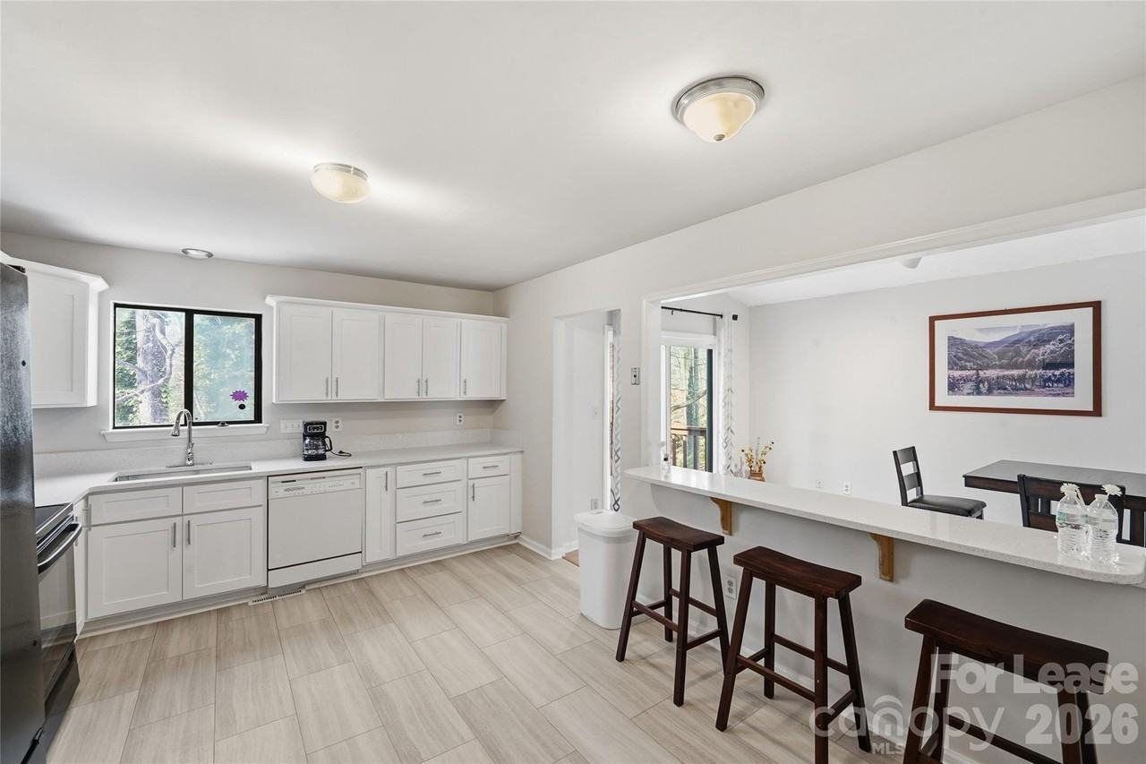 6530 Thamesmead Ln - Photo 4 of 28