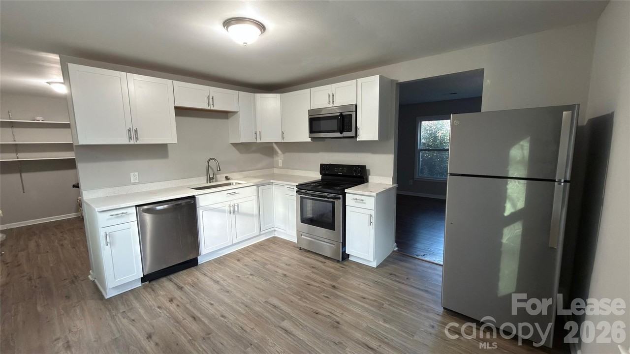 2900 Edsel Pl - Photo 5 of 14