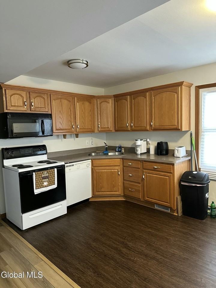 14 Vanderbilt Ave Unit 2 #2 - Photo 7 of 9