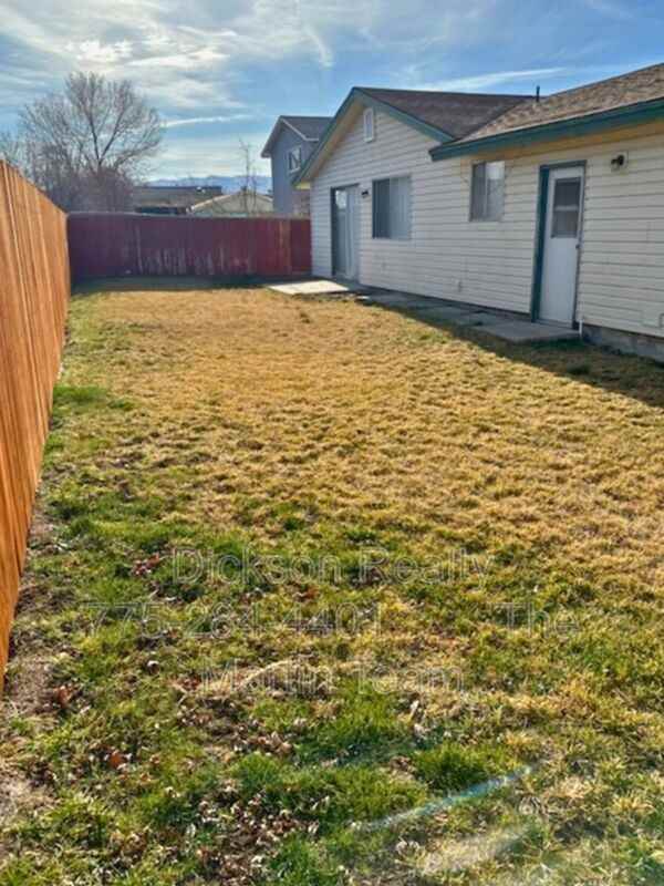 1702 Bonita Vista Dr - Photo 2 of 5