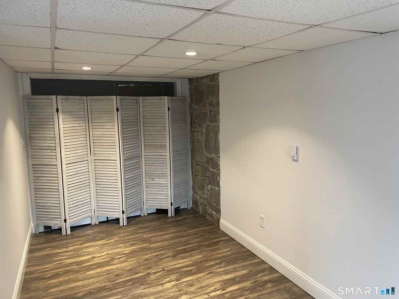 377 Horse Pond Rd - Photo 4 of 7