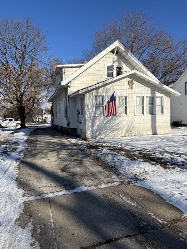 844 3rd St - Photo 2 of 11