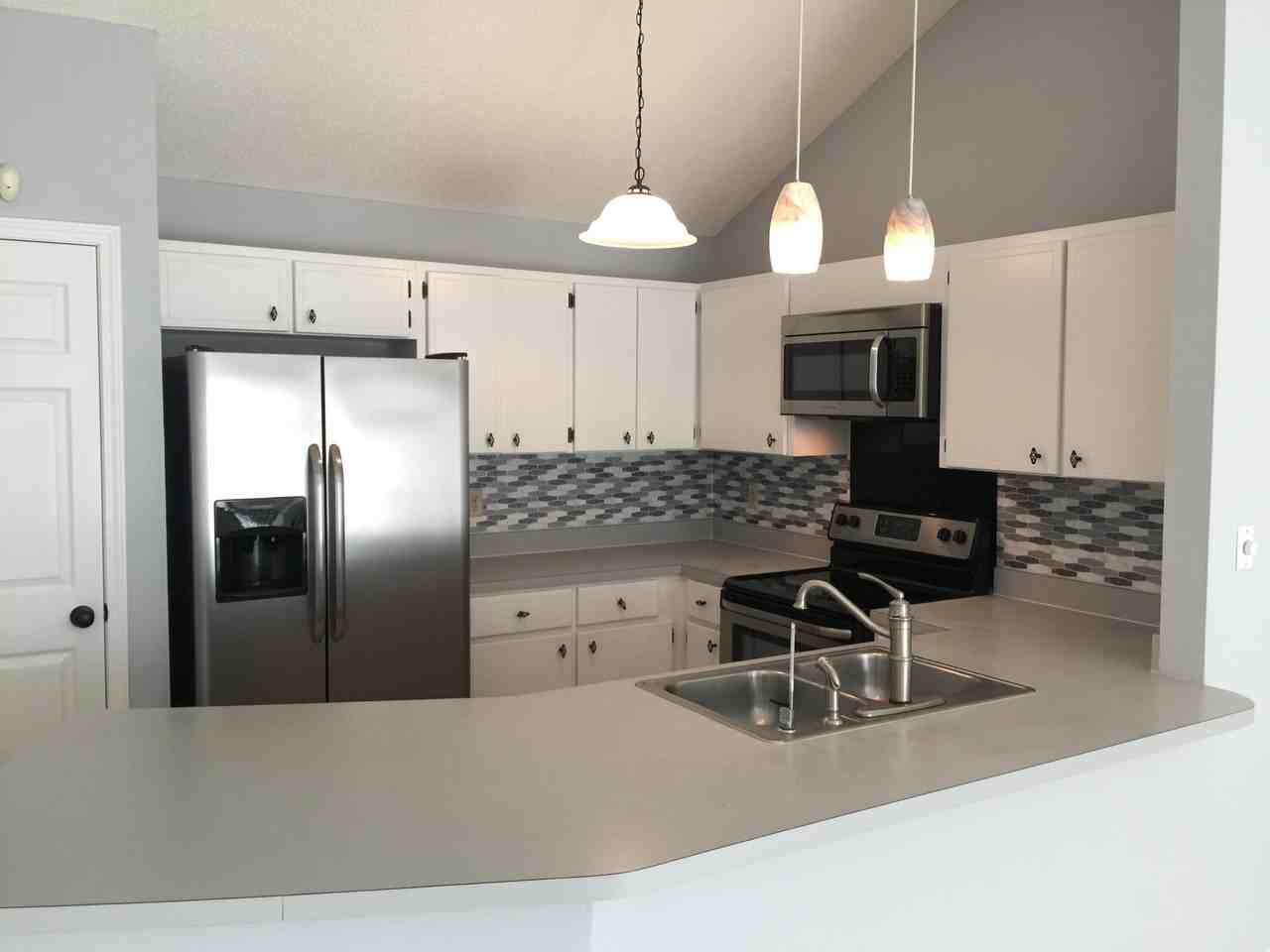 3065 Yorktown Cir - Photo 2 of 13