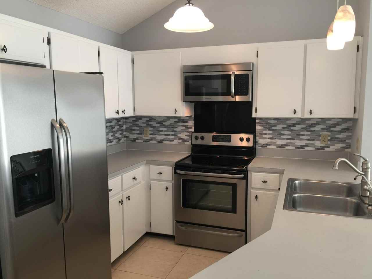 3065 Yorktown Cir - Photo 3 of 13